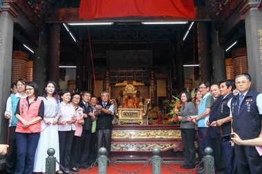 蔡英文到中市樂成宮贈匾(圖)