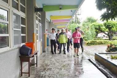 梅雨來襲李進勇視察褒忠鄉淹水狀況(圖)