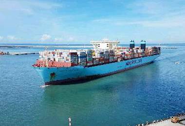 馬士基巨型貨櫃輪首航高雄港(圖)