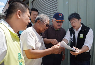 李進勇勘查道路排水改善工程(圖)
