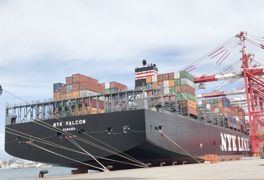 日郵獵鷹輪  首航高雄港(圖)