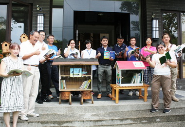 集集打造社區迷你彩繪書箱(圖)