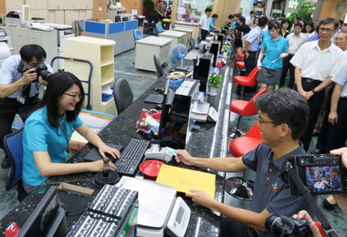 高雄郵局首創一卡通支付服務(圖)