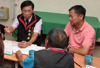 信義道路多毀損林明溱：儘速改善(圖)