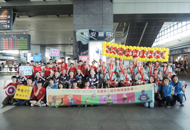 千歲團高鐵台中站走秀獲滿堂采(圖)