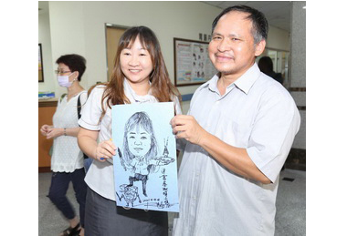 童綜合辦微觀大千精緻油畫藝術展(圖)