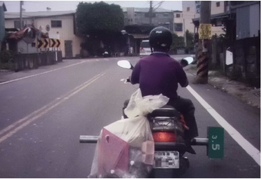 貪婪翁竊取公物遭拍照檢舉(圖)