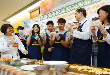 金牌選手邀民眾購湖畔咖啡屋月餅做公益(圖)