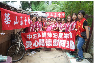 婦女會秋節送暖 關懷獨居長輩(圖)