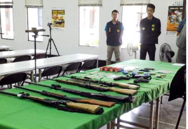 男子販毒擁槍自重遭警方逮捕(圖)