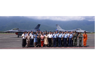 中秋節敬軍活動 傅萁慰勞官兵辛勞(圖)