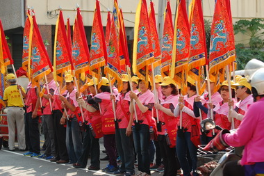 湄洲媽祖巡安抵福興宮千人恭迎(圖)