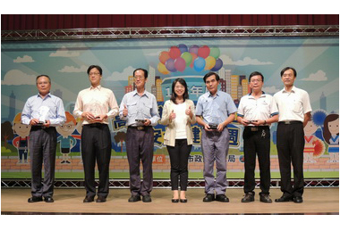 府表揚推行職業安全衛生績優單位及人員(圖)