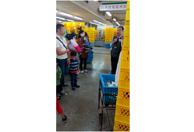 「左營親子共學團」參訪高雄郵局(圖)