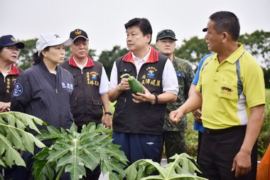 輕颱卡努挾豪大雨過境 傅萁視察災損(圖)