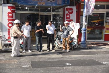 路面舖完又挖引民怨縣府：儘速以路平標準施工(圖)