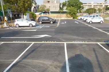 鎮榮街第二公有停車場完工開放停車(圖)