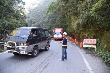 131線落石意外林明溱：設防落石網(圖)