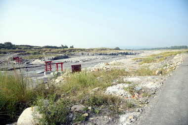 南投縣府投入3700萬改善濁水溪河床便道(圖)