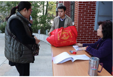 廣盛宮清醮祭典發放物資(圖)