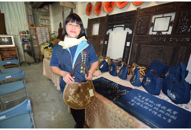 賴素鈴藍染教學名聞遐邇獲讚賞(圖)