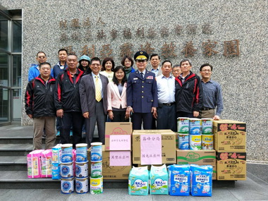 霧峰警友寒冬送暖(圖)