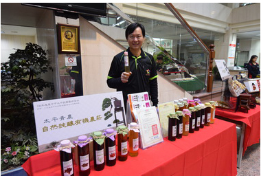 太平青年農民曾奕騰研發養生醋等產品有成(圖)