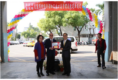 楠梓加工出口區退休員工捐贈救護車給加工區管理處(圖)