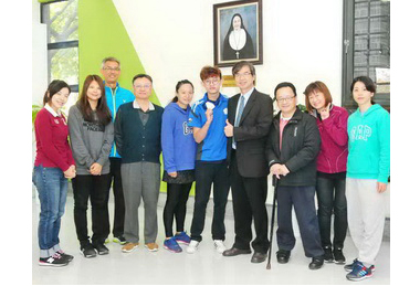 靜宜大學日文系許哲嘉奪保齡球世錦賽盟主銀牌(圖)