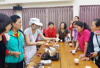 台糖辦巧克力甜蜜傳情親子體驗營歡樂聲不斷(圖)