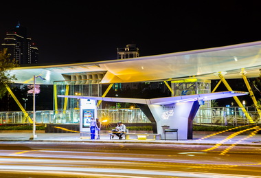 中央公園候車新地標亮眼成打卡新熱點(圖)