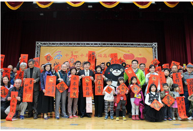 高雄市迎新春-名家揮毫贈春聯(圖)