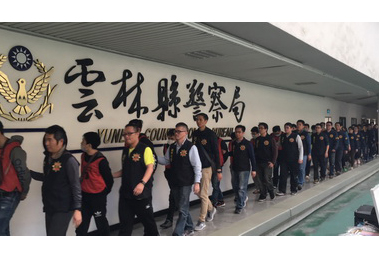 詐騙集團搶錢，檢警連破三處詐騙機房(圖)