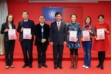 陪出院長照服務中市表揚績優醫院(圖)