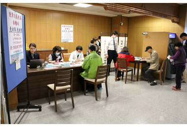 臺中慈濟醫院配合衛生局設置區域醫院級唯一的一站式疫苗注射服務(圖)