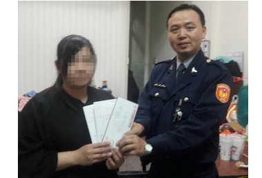 清水警方為癌父逝母重病獨生女募款協助安葬(圖)