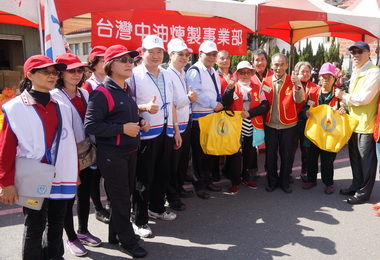 愛在楠梓中油寒冬送暖助弱勢(圖)