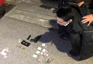 通緝犯刮中彩券還未兌換先被逮(圖)