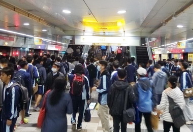 高雄捷運平日尖峰免費搭乘量再創高峰(圖)