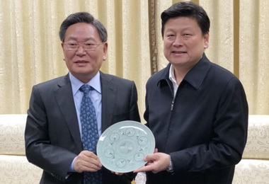 駐臺北韓國代表楊昌洙拜會傅萁(圖)