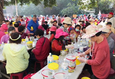 楠梓後勁溪千人瘋愛玉(圖)