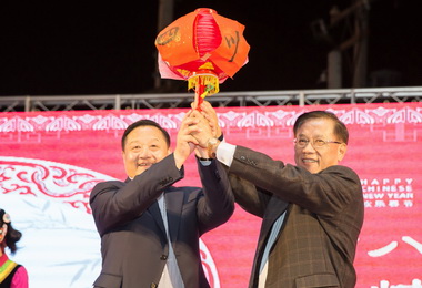 四川花燈捐南投最後一場表演掀高潮(圖)