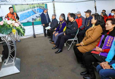 林佳龍視察龍井直排輪曲棍球場(圖)