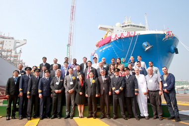 台船展現優異造船力升級版潛舉式重載船命名(圖)