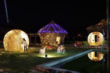 集集藝術平安燈區日夜不同風貌(圖)