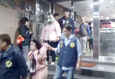 春節前夕少年隊破獲網路簽賭機房逮8人(圖)