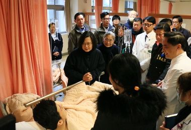 0206花蓮震災蔡英文視察災情允諾協助(圖)