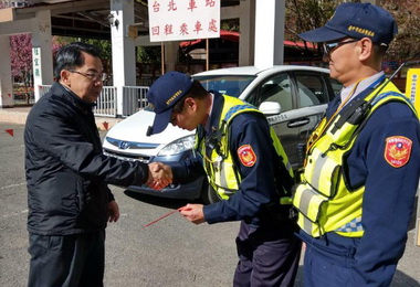 中市警察局長楊源明慰問山區執勤員警(圖)