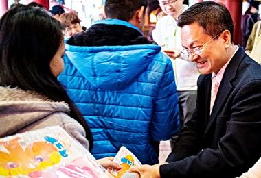 魏明谷前往福寧宮祈福祈求國泰民安(圖)