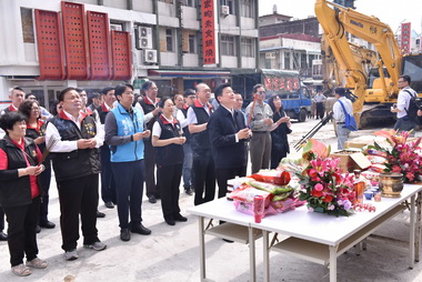 舊遠百拆工傅萁邀國人到花蓮觀光(圖)